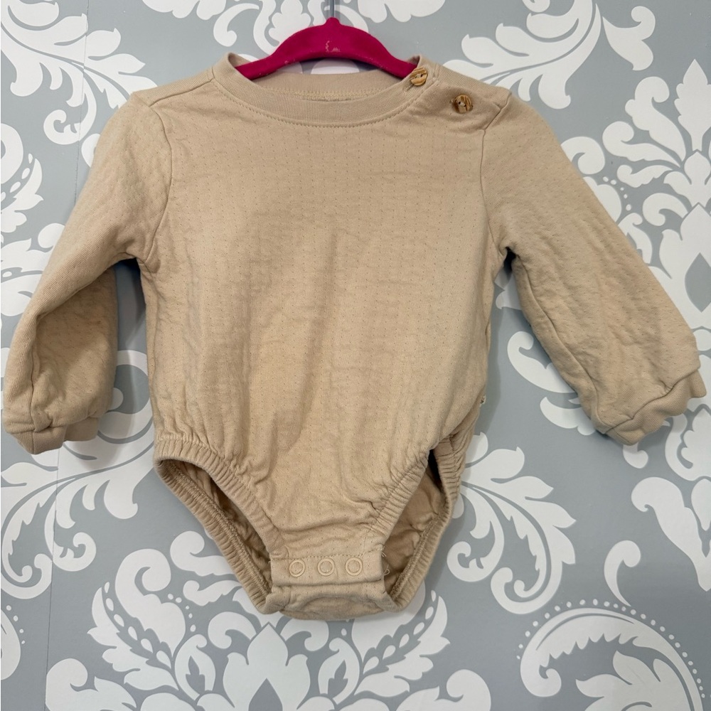 10/$25 •‎ Petite Maison Organic Cotton Bodysuit